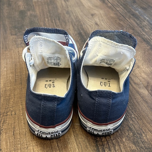 Woman’s/men’s Converse Dark Blue and White Sneakers - Picture 3 of 11